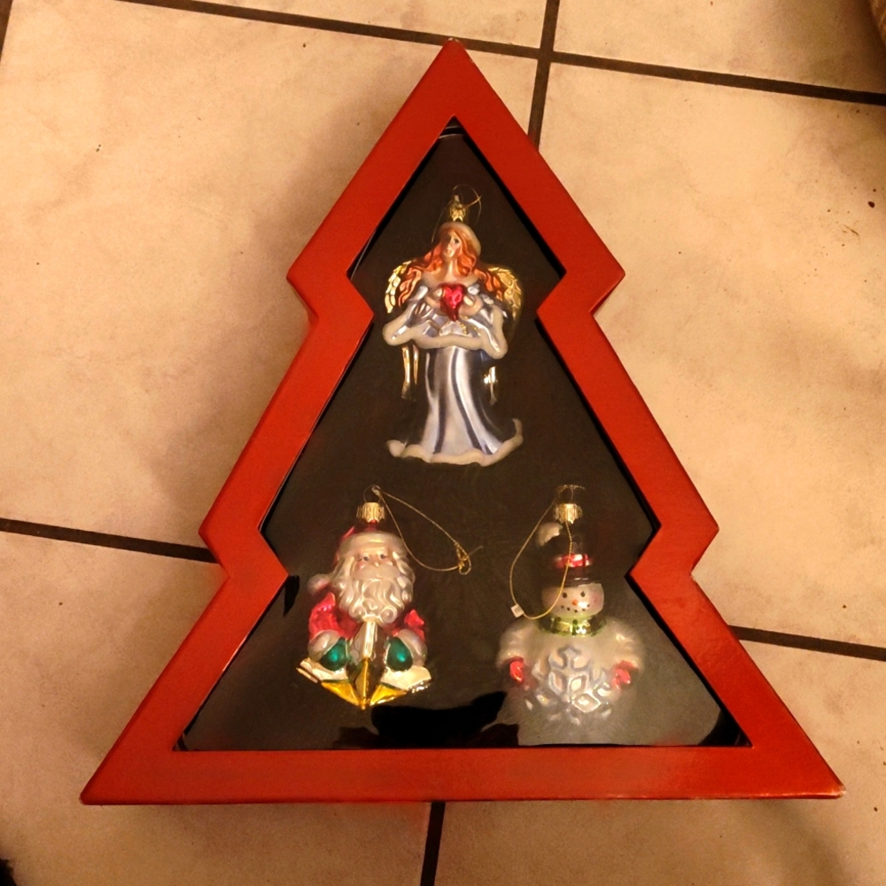 BT01- Mervyn's Trio Glass Ornaments